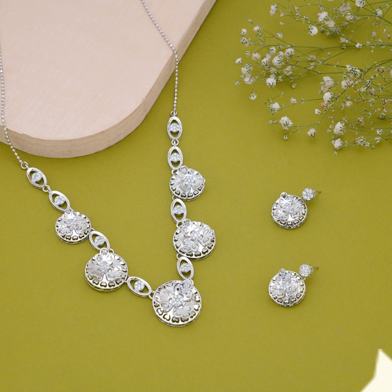 Aditi Ornaments,
designing varied kinds of jewelry